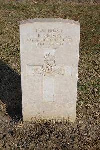 Ismailia War Memorial Cemetery - Grimes, E